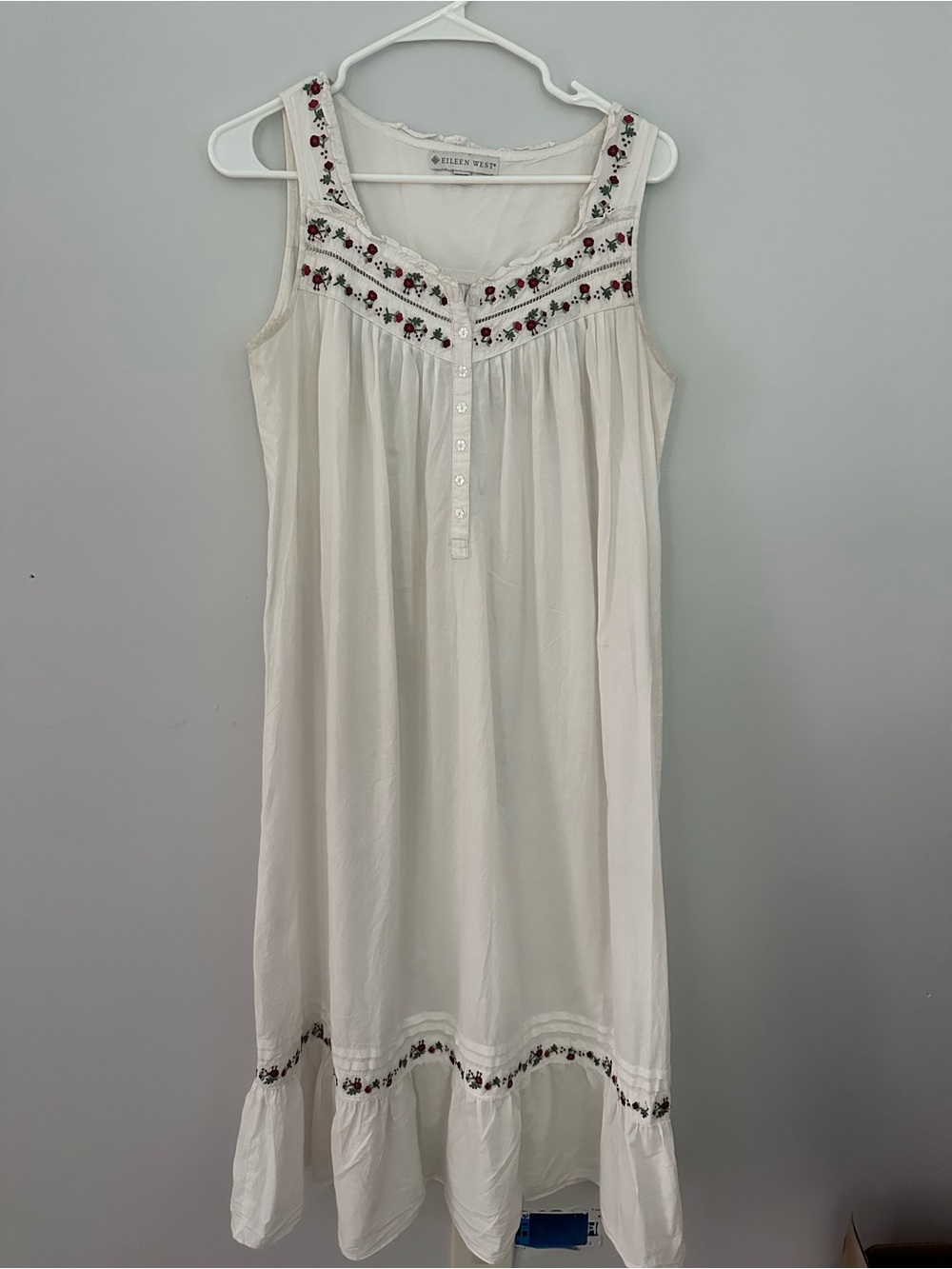 Eileen West White Embroidered Sleeveless Nightgown
